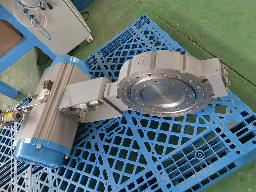 Triple eccentric butterfly valve